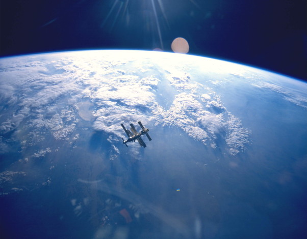Earth_&_Mir_(STS-71)